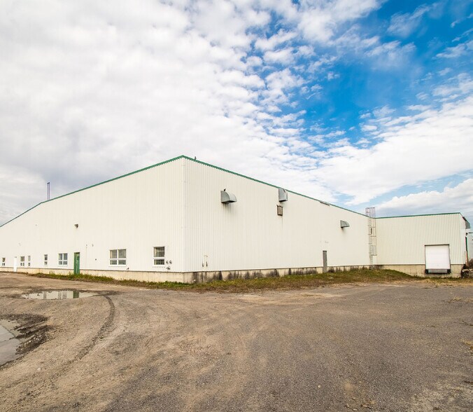 More Photos Of 121 Rue De Naples, Saint-Augustin-de-Desmaures Warehouse For Lease