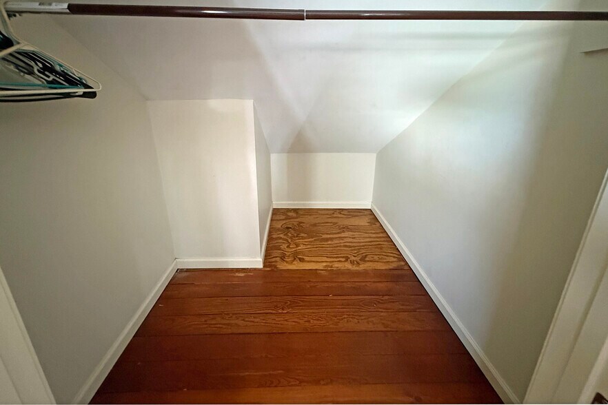 More Photos Of 103 N High St, Franklin Office Residential For Sale