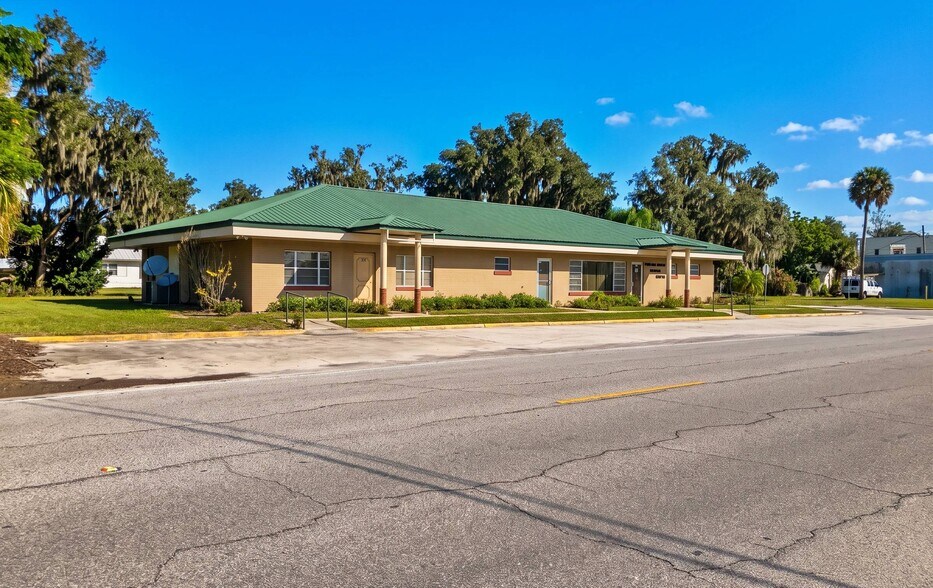 Primary Photo Of 302 W Main St, Bowling Green Healthcare For Sale