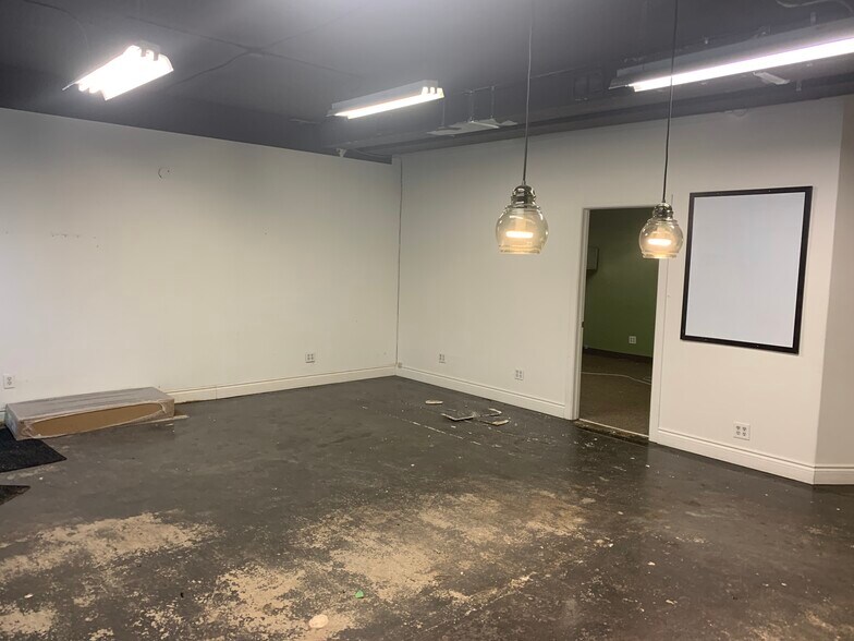 More Photos Of 356-358 Main St E, Hamilton Storefront Retail Residential For Lease