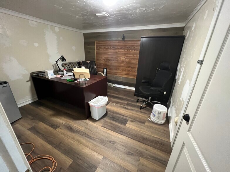 More Photos Of 208 4th St, Fort Myers Warehouse For Lease