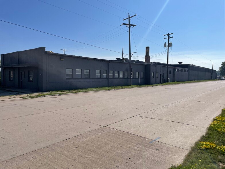 More Photos Of 200 9th St, Green Bay Warehouse For Lease