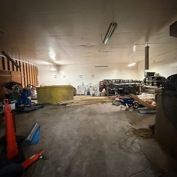 More Photos Of 68 Circle Dr, Marion Light Manufacturing For Sale