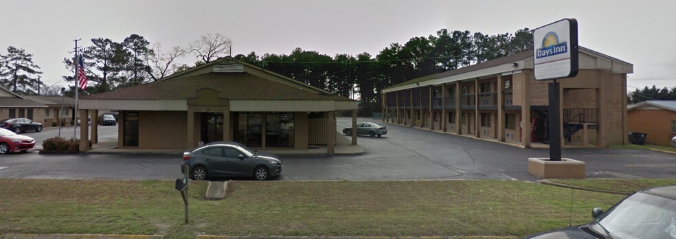 More Photos Of 103 West Blvd, Williamston Hotel For Sale