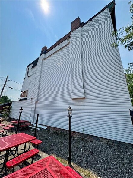 More Photos Of 230 E Main St, Palmyra General Retail For Sale