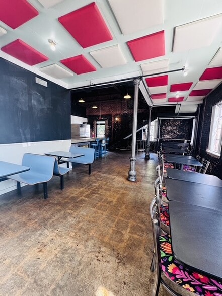 More Photos Of 675 Pulaski St, Athens Storefront Retail Office For Lease