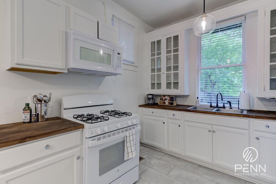 More Photos Of 2033 Young Ave, Memphis Multifamily For Sale