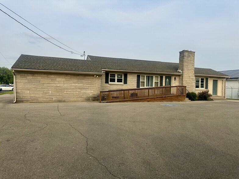 More Photos Of 2600 N Park Rd, Connersville Flex For Sale