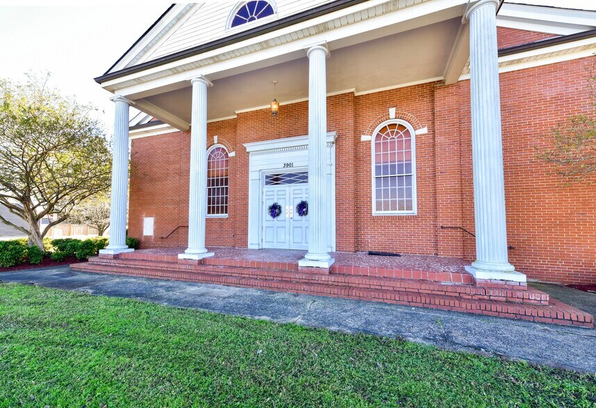 More Photos Of 3901 Raeford Rd, Fayetteville Religious Facility For Lease