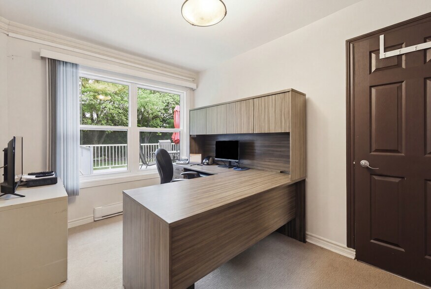 More Photos Of 61 Ch De Lavaltrie, Lavaltrie Office For Sale