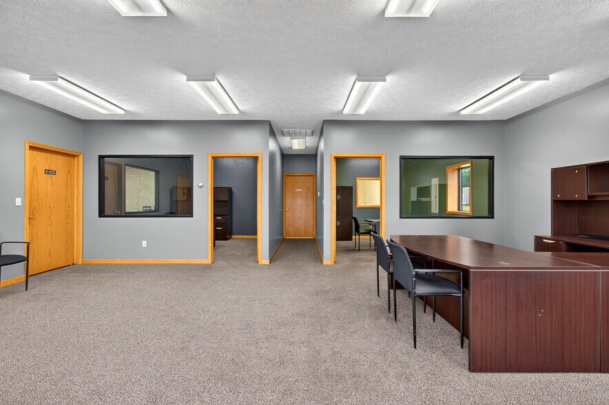 More Photos Of 5240 Cleveland Ave, Wooster Flex For Sale