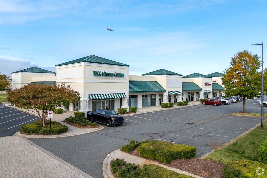 More Photos Of 3607 Whitehall Park Dr, Charlotte Unknown For Lease