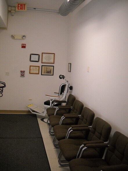 More Photos Of 2400 Ravine Way, Glenview Office For Lease