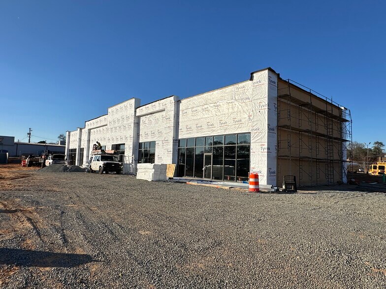 More Photos Of 811 S Marietta Pky SE, Marietta Service Station For Lease