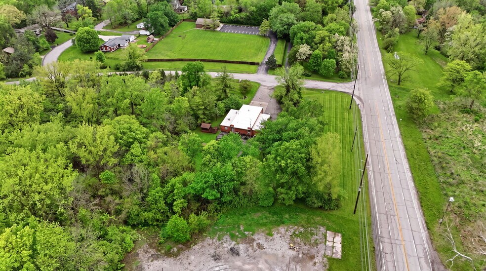 More Photos Of 7731 Traders Ln, Indianapolis Office For Sale