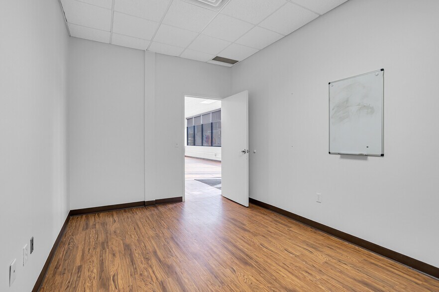 More Photos Of 132 W Cortland Ave, Jackson Office For Lease