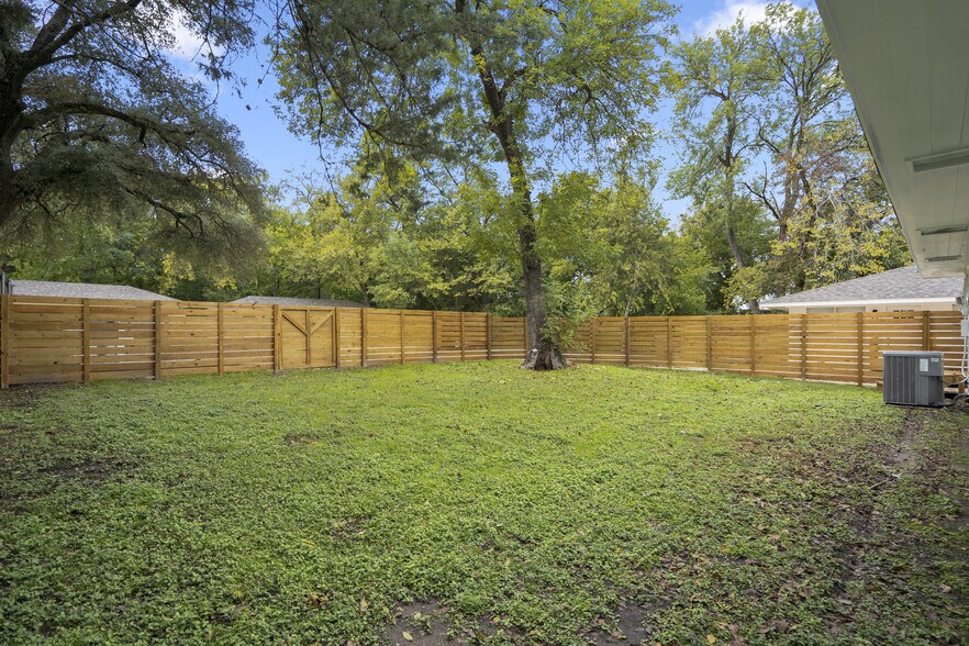 More Photos Of 907 E 27th St, Bryan Apartments For Sale