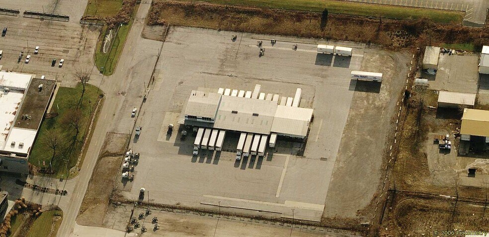 More Photos Of 2532 Bremer Rd, Fort Wayne Truck Terminal For Lease