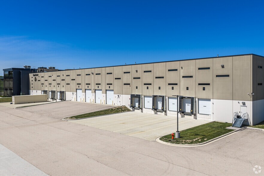 More Photos Of 1425 Madeline Ln, Elgin Warehouse For Lease