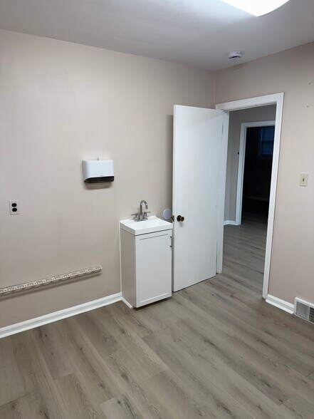 More Photos Of 2216 Macdade Blvd, Holmes Medical For Lease