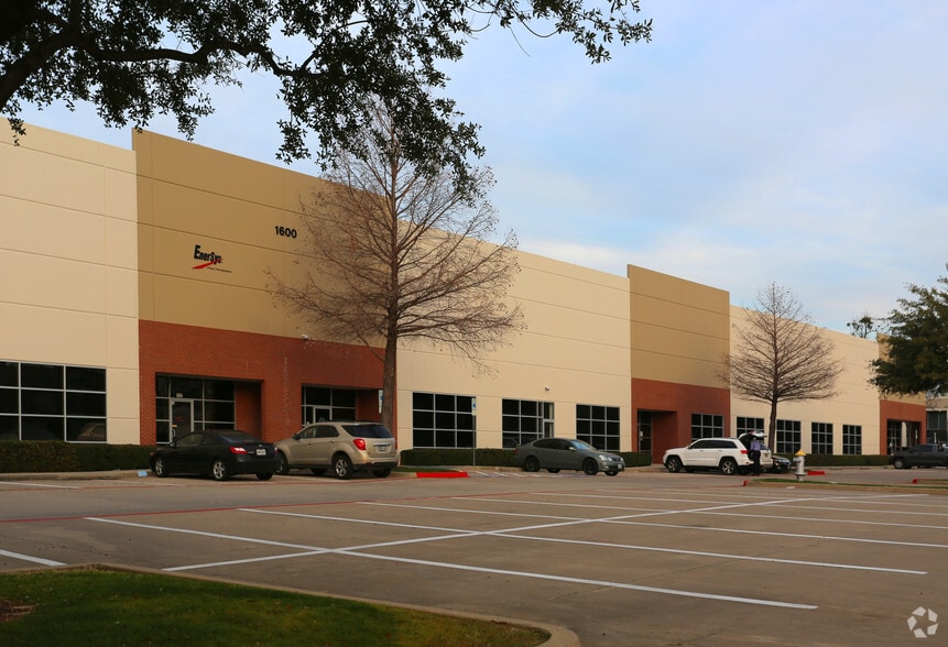 More Photos Of 1600 Wallace Dr, Carrollton Research And Development For Lease