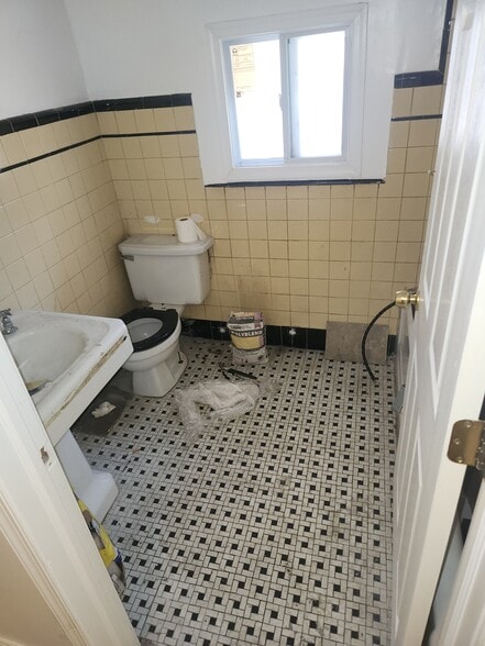 More Photos Of 3077-3079 Kensington Ave, Philadelphia Freestanding For Sale