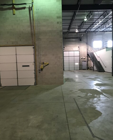 More Photos Of 340 Marshall Ave, Aurora Warehouse For Sale