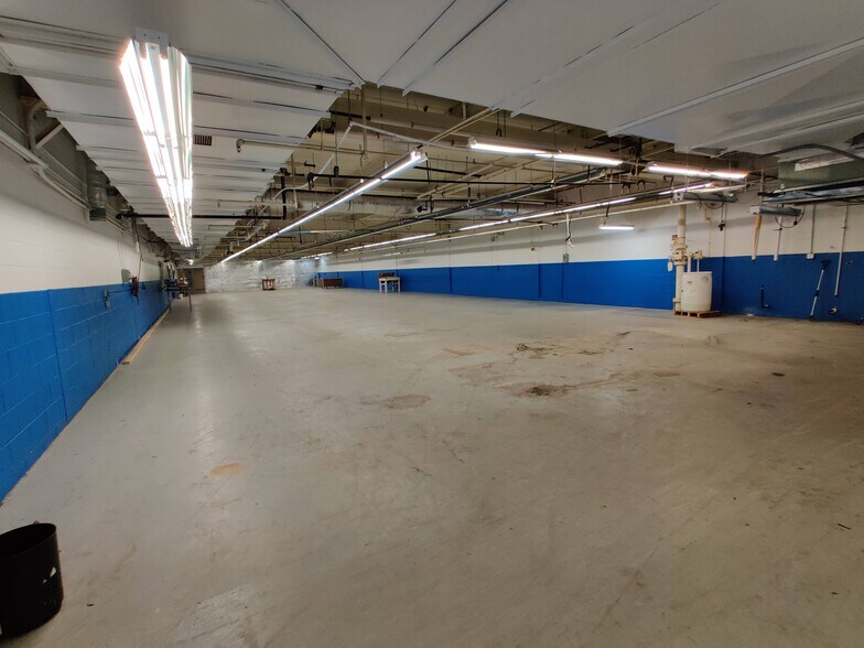 More Photos Of 120 S Church Ave, Garland Manufacturing For Lease