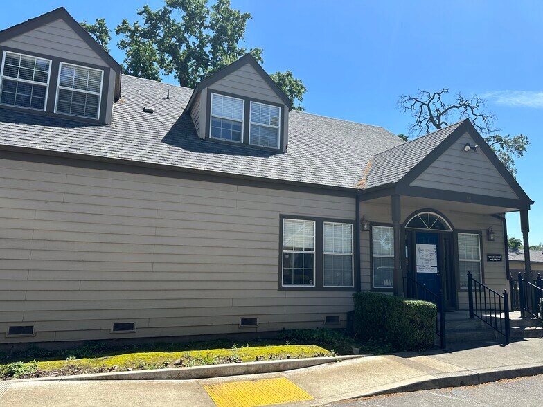 More Photos Of 10 Governors Ln, Chico Medical For Sale