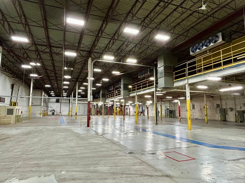 More Photos Of 18 Champeney Ter, Rochester Warehouse For Lease