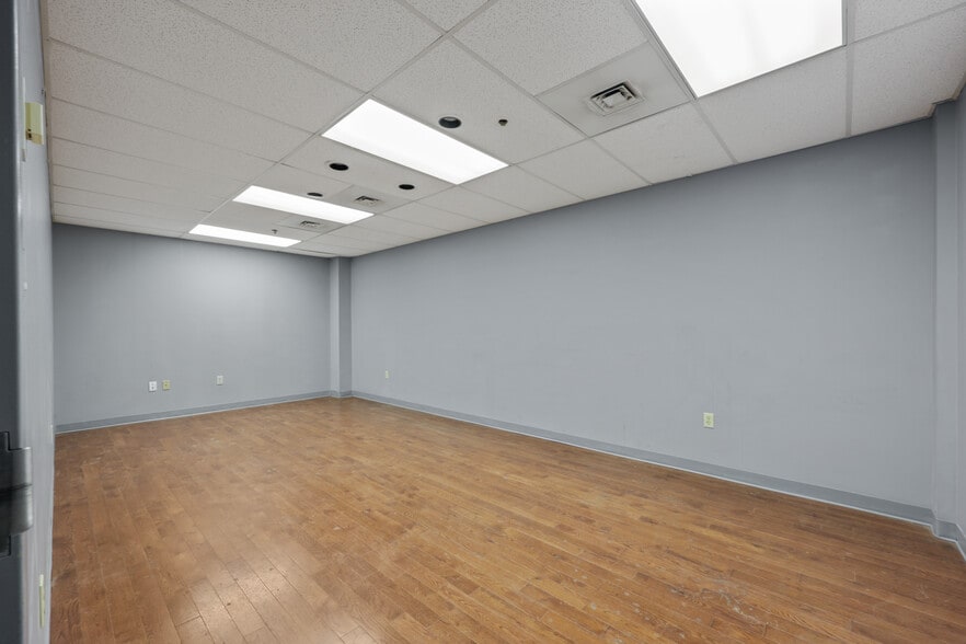 More Photos Of 656 Interstate Dr, Crossville Manufacturing For Lease