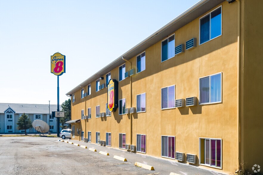 More Photos Of 1610 Cedar St, Raton Hotel For Sale