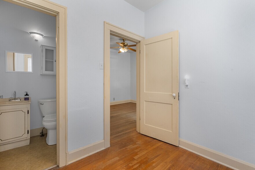 More Photos Of 107 Barry St, Hot Springs Medical For Sale