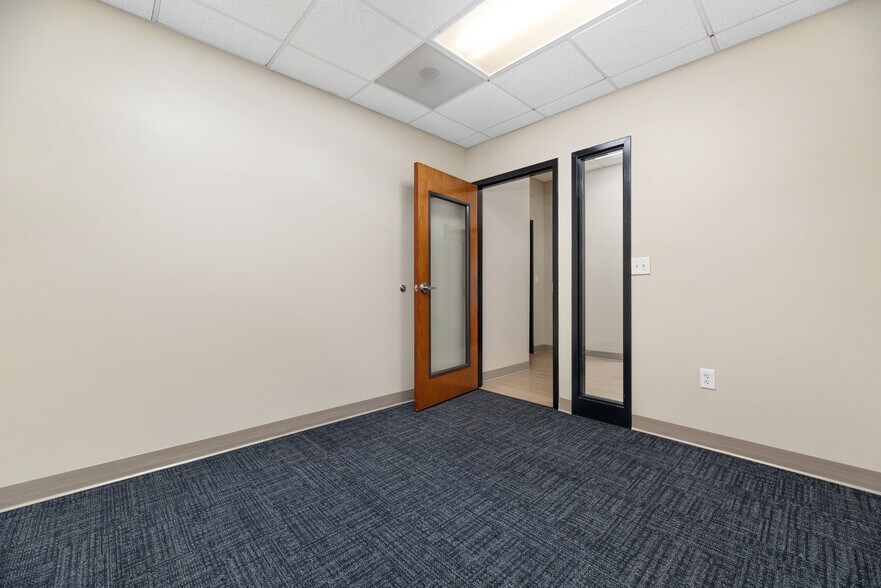 More Photos Of 19720 Jetton Rd, Cornelius Office For Lease