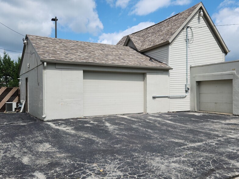 More Photos Of N91W16356 Pershing Ave, Menomonee Falls Flex For Lease