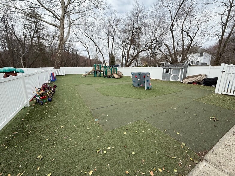 More Photos Of 24 Cherry Tree Farm Rd, Middletown Daycare Center For Sale