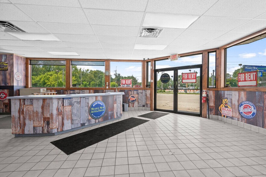 More Photos Of W7293 US Highway 10 114, Menasha Auto Dealership For Sale