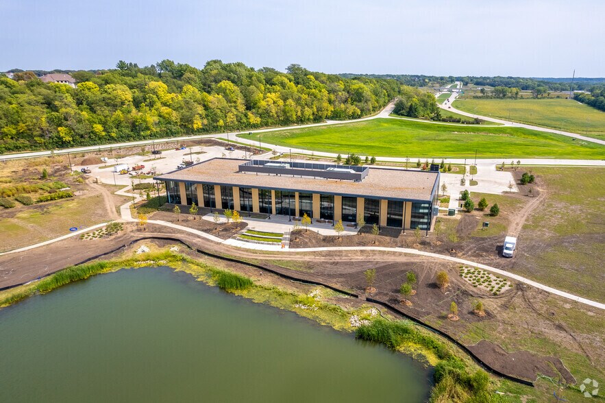 More Photos Of 5745 Raccoon River Dr, West Des Moines Office For Lease