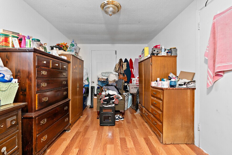 More Photos Of 200 S Wall St, Itasca Warehouse For Sale