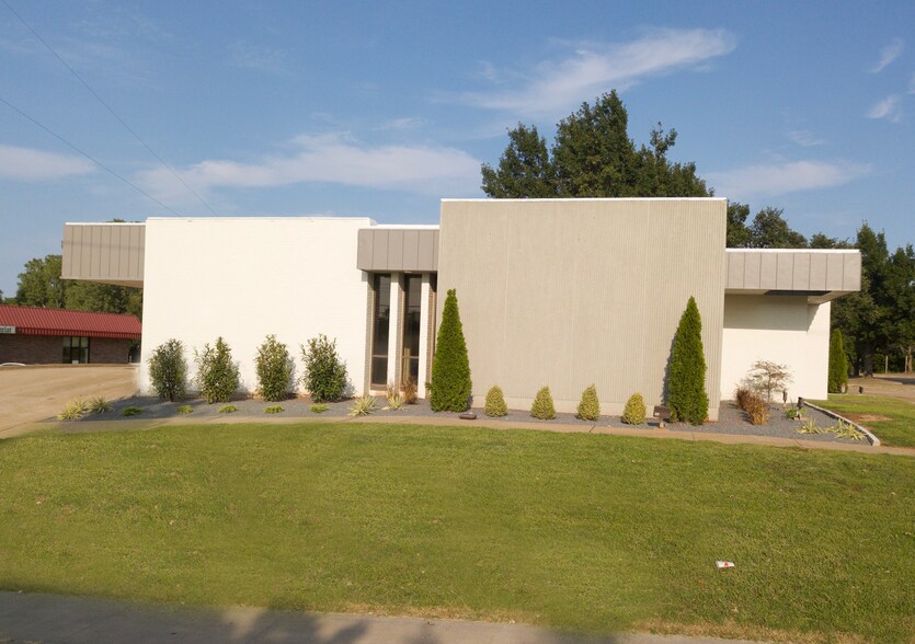 More Photos Of 414 N Air Depot Blvd, Midwest City Office For Lease