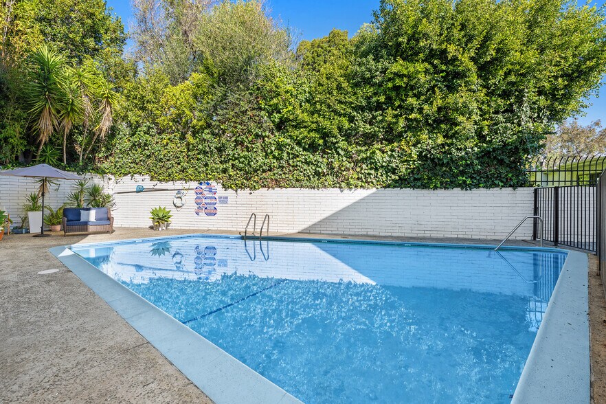 More Photos Of 3410 Club Dr, Los Angeles Apartments For Sale