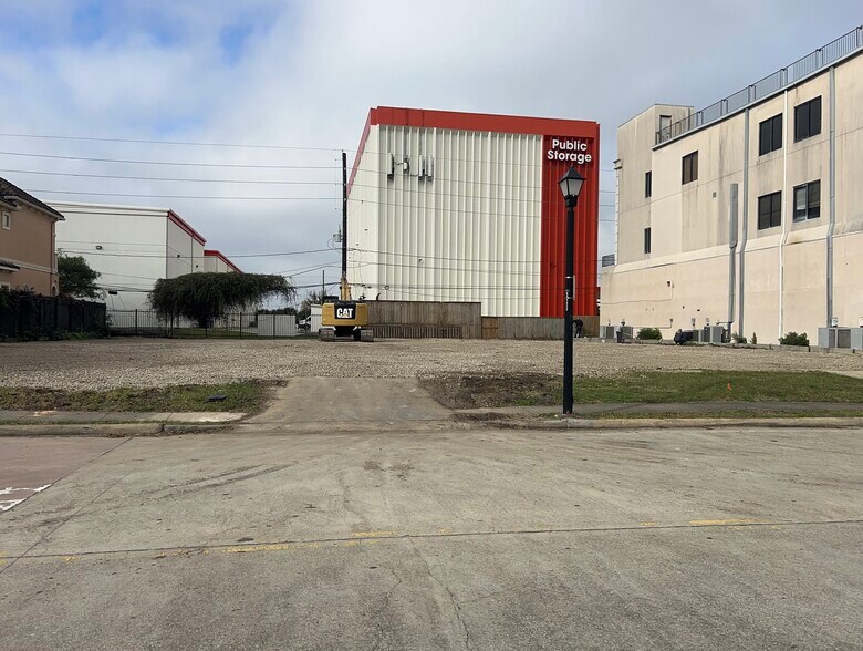 More Photos Of 5525 Westheimer Rd, Houston Freestanding For Lease