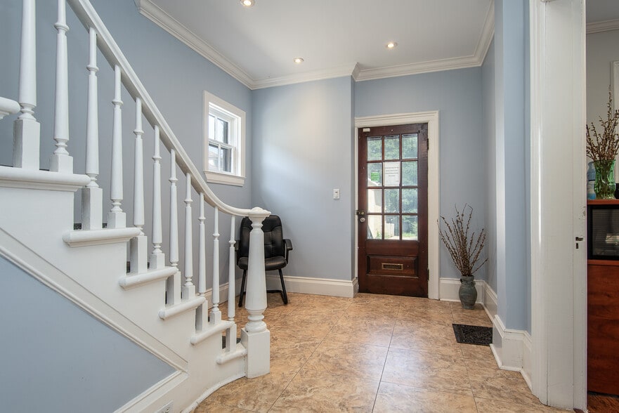 More Photos Of 109 College St, Kitchener Office For Sale