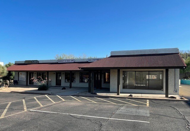 More Photos Of 6528 E Cave Creek Rd, Cave Creek Freestanding For Lease