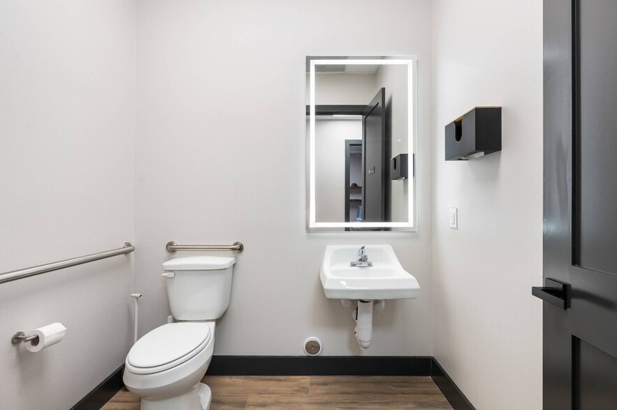 More Photos Of 14547 Lake Business Dr, Conroe Loft Creative Space For Sale