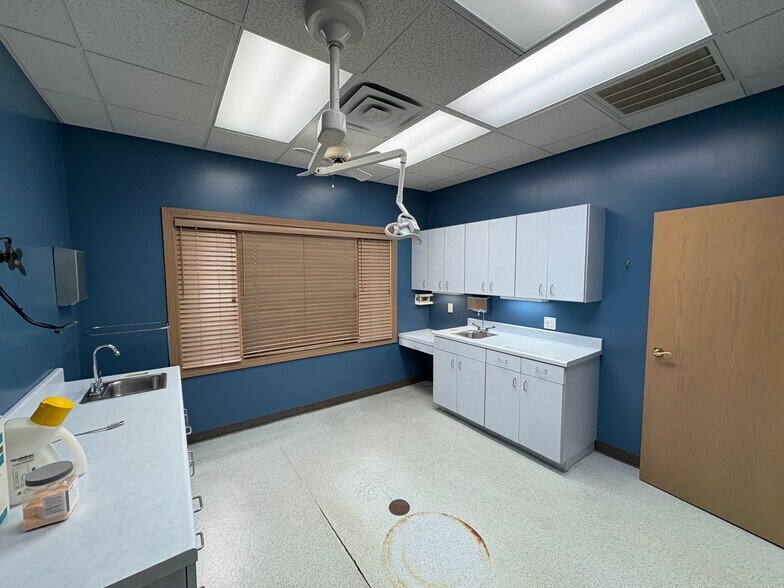 More Photos Of 6139-6143 E 91st St, Tulsa Medical For Lease