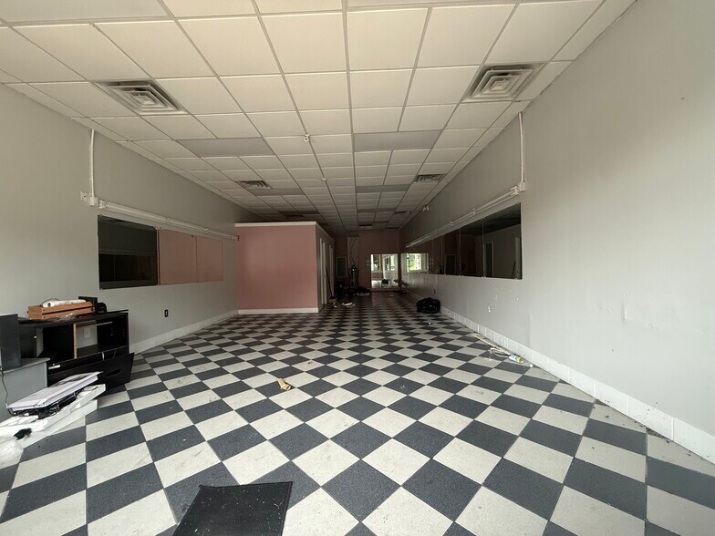 More Photos Of 123 W Northside Dr, Jackson General Retail For Lease