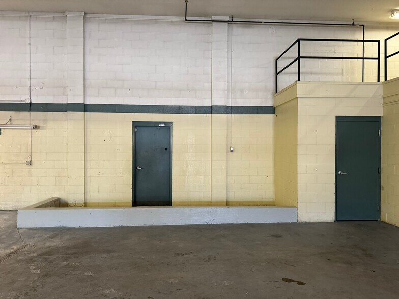 More Photos Of 1212 Battleground Ave, Greensboro Freestanding For Lease