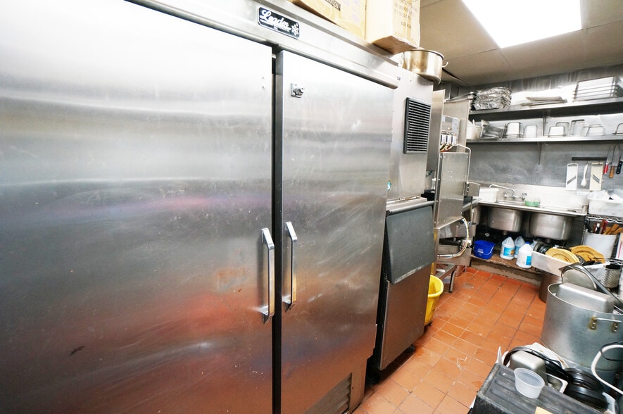 More Photos Of 136-87-136-93 37th Ave, Flushing Storefront For Sale