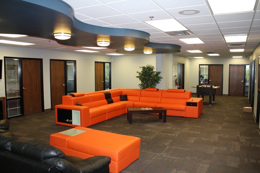More Photos Of 408 S Eagle Rd, Eagle Coworking Space